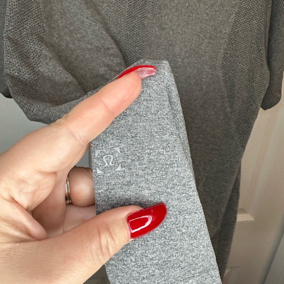 Flawed lululemon Metal Vent Tech Short Sleeve Shirt Sz.L - Picture 3 of 4